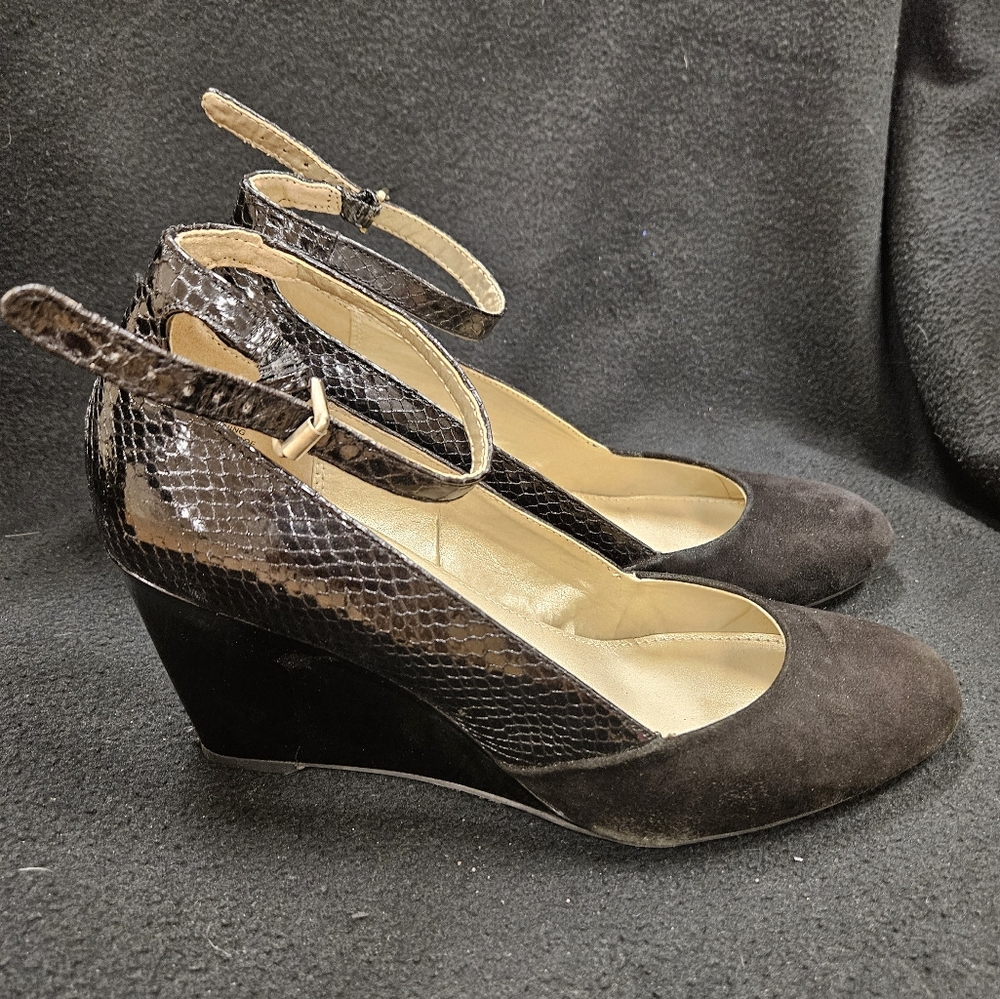 Bandolino wedge heels in brown